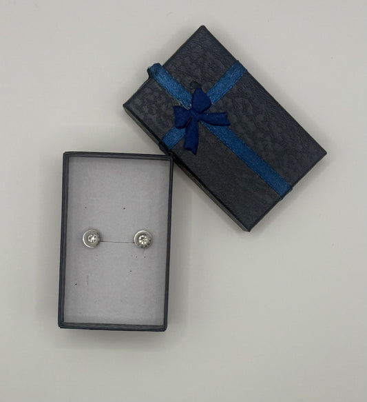 Обeци Nero Classico в тъмносиня кутия – луксозно представяне, подходящо за подарък – Aurea бижутерия