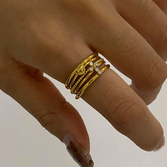 Луксозни дамски пръстени с тройна 18K позлата и фини детайли