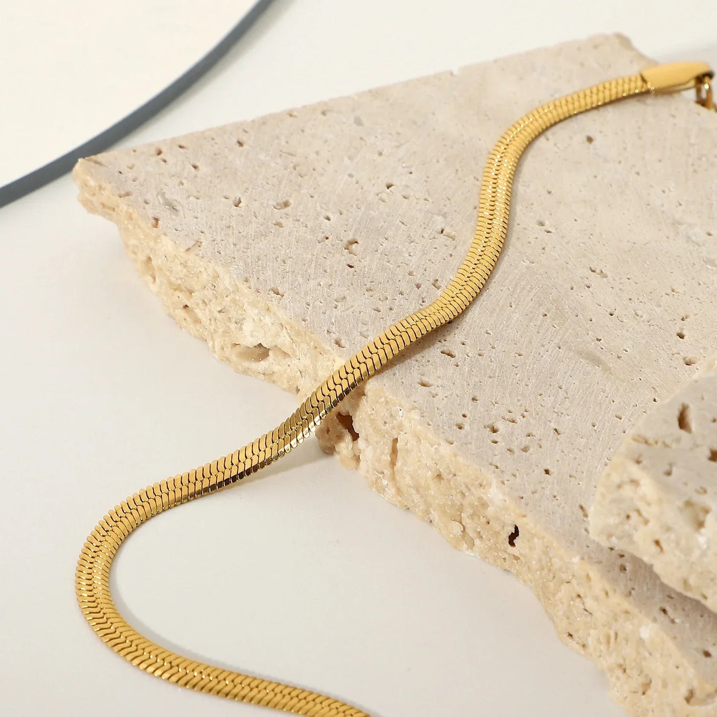 Регулируема дамска позлатена гривна Serpente 18K