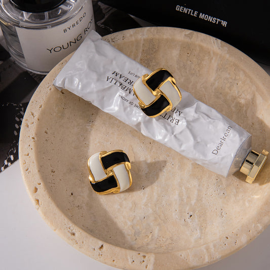 Позлатени дамски обеци Monochroma с черно-бял емайл