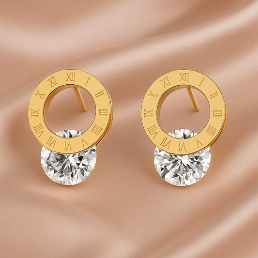 Позлатени дамски обеци Maia с голям гравиран кръг и блестяща висулка – елегантен римски стил – Aurea бижутерия