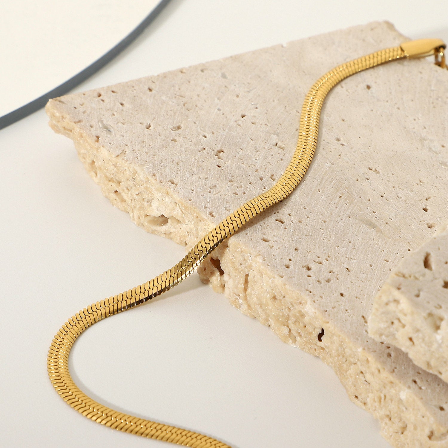 Регулируема дамска позлатена гривна Serpente 18K